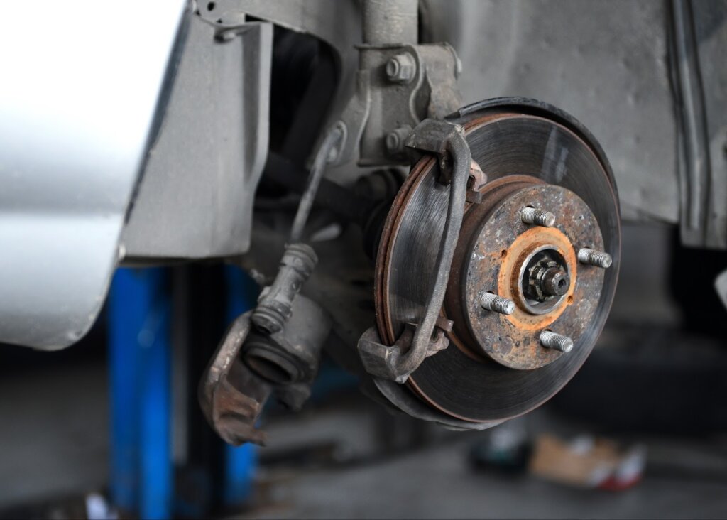Things You Must Know: How to Maintain Car Brakes